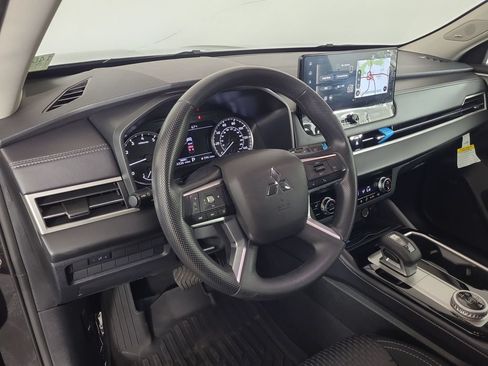Used 2025 Mitsubishi Outlander ES AWD/4WD image 13