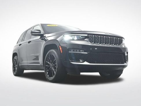 Used 2025 Jeep Grand Cherokee Summit AWD/4WD image 39