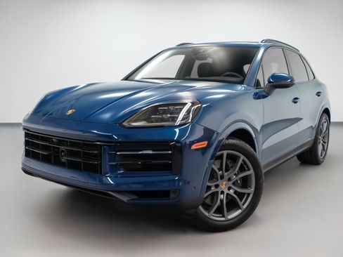 Used 2024 Porsche Cayenne image 1