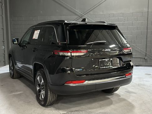 Used 2023 Jeep Grand Cherokee 4WD 4xe image 6