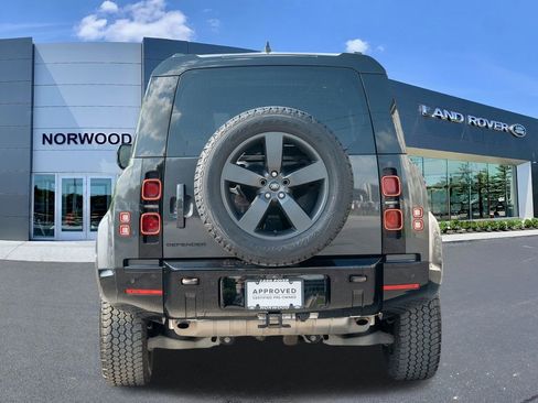 Used 2024 Land Rover Defender 110 X-Dynamic SE AWD/4WD image 5