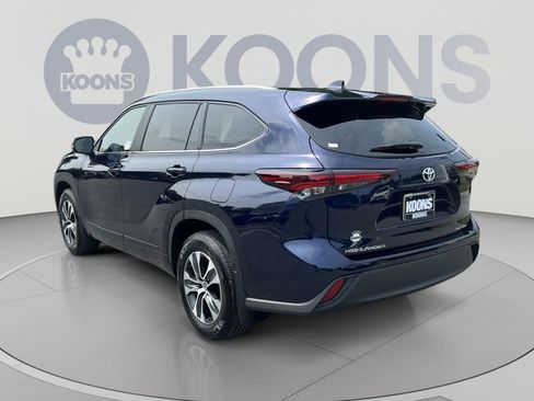 Used 2025 Toyota Highlander XLE AWD/4WD image 4