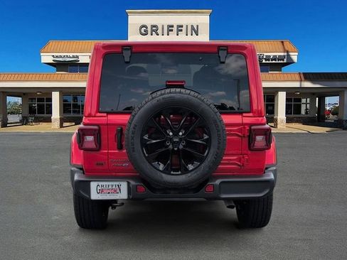 Used 2025 Jeep Wrangler Unlimited Sahara AWD/4WD image 8
