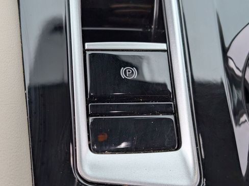 Used 2024 Volkswagen Atlas SE FWD image 18