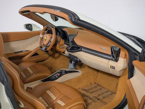 Used 2015 Ferrari 458 Spider RWD image 32