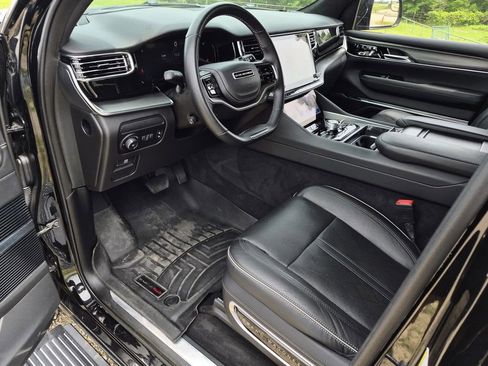 Used 2022 Jeep Grand Wagoneer Series II AWD/4WD image 13