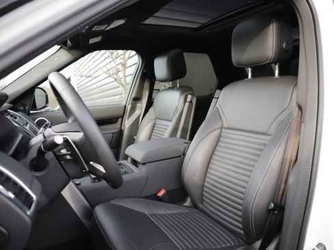 Certified 2025 Land Rover Discovery S image 17