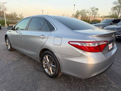 Used 2017 Toyota Camry SE FWD image 4