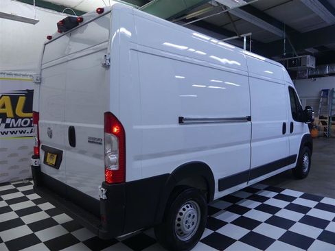 Used 2024 RAM ProMaster 2500 w/ Convenience Group FWD image 8