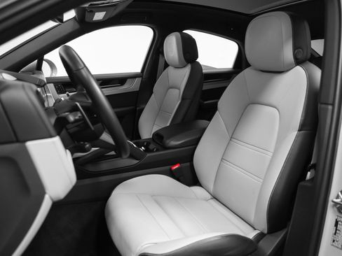 Certified 2024 Porsche Cayenne Coupe AWD/4WD image 5