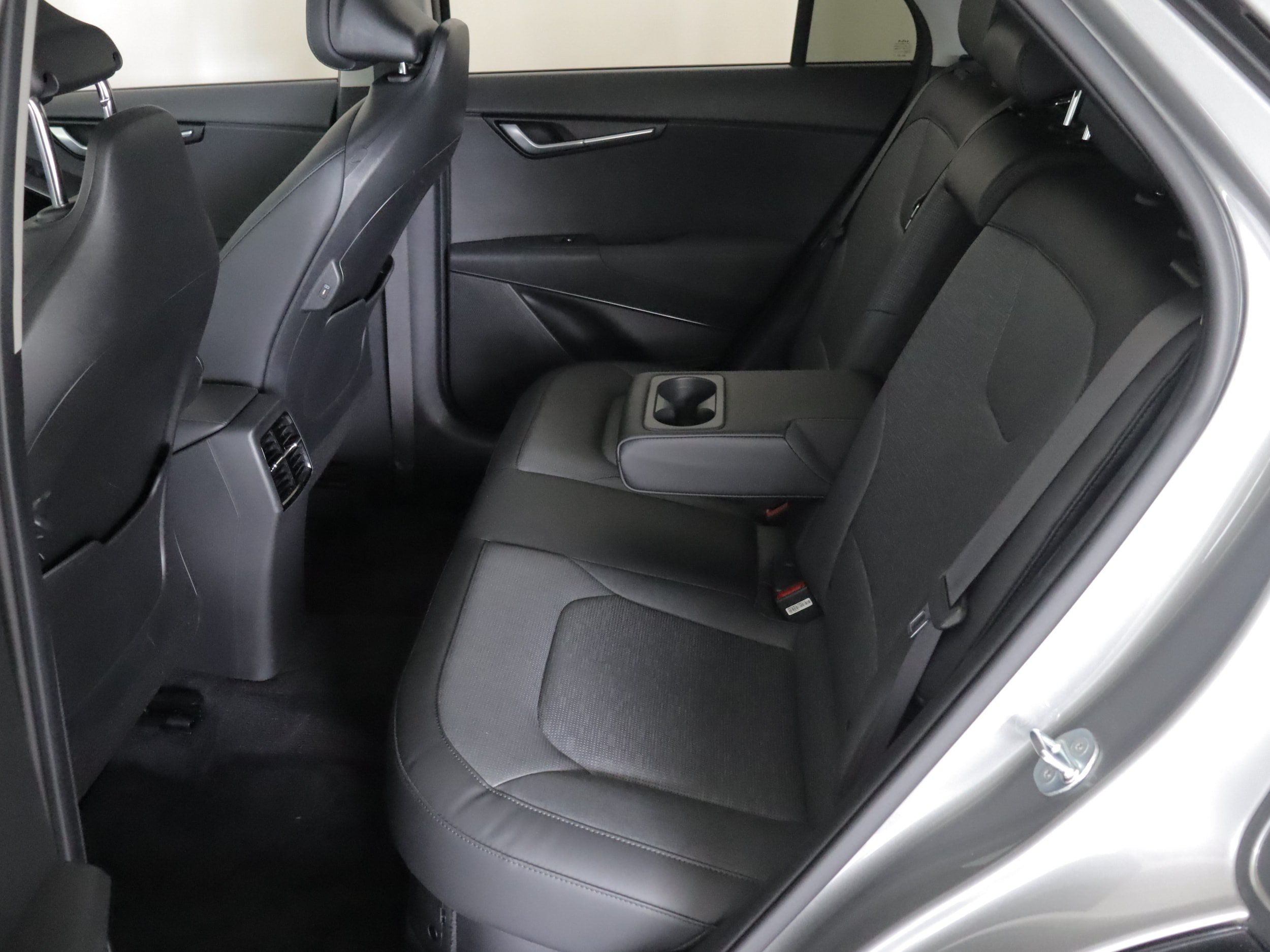 Used 2023 Kia Niro SX Touring FWD image 9