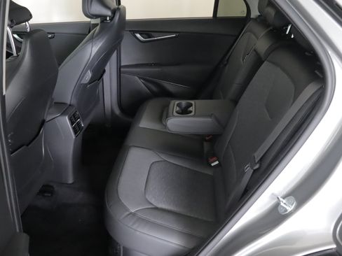 Used 2023 Kia Niro SX Touring FWD image 9