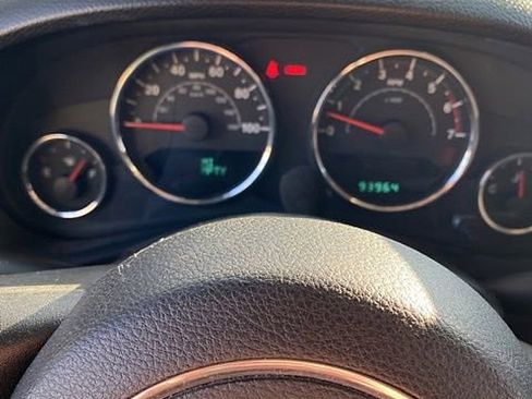 Used 2011 Jeep Wrangler Unlimited Sahara w/ Dual Top Group AWD/4WD image 13