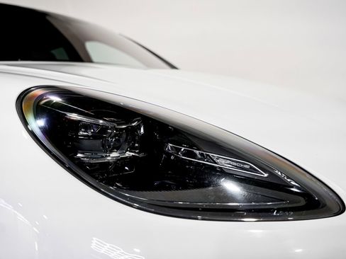 Used 2023 Porsche Macan S AWD/4WD image 46