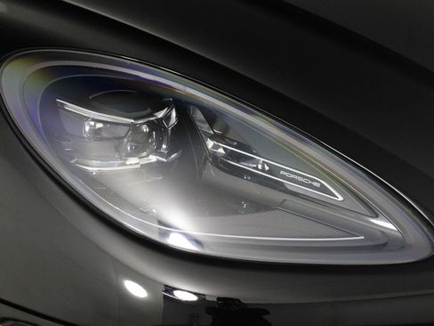 Certified 2026 Porsche Macan AWD/4WD image 28