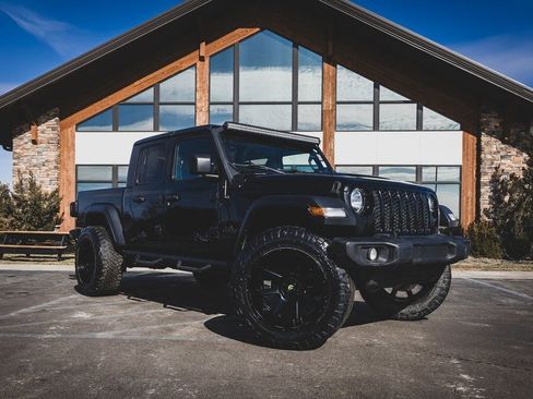 Used 2020 Jeep Gladiator Sport w/ Quick Order Package 24S AWD/4WD image 16