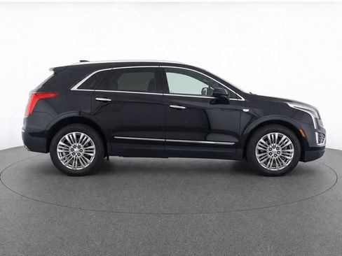 Used 2018 Cadillac XT5 Premium Luxury FWD image 2