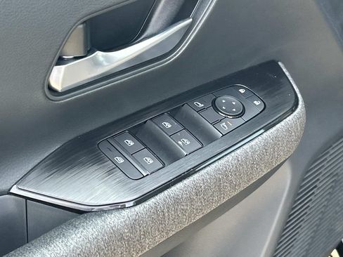 New 2026 Nissan Kicks SV w/ Cold Weather Package FWD image 15