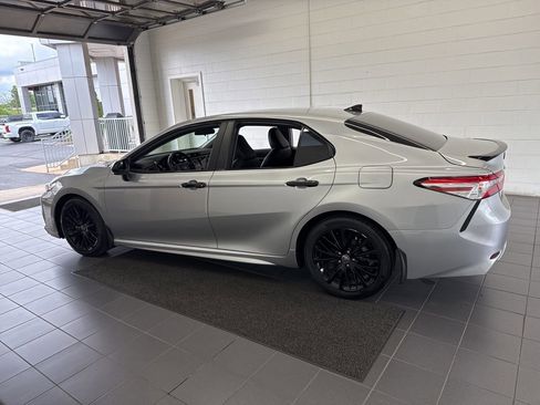 Used 2020 Toyota Camry SE AWD/4WD image 5