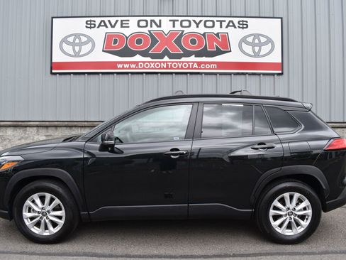 Certified 2024 Toyota Corolla Cross LE AWD/4WD image 1