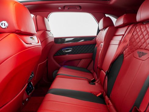 Used 2022 Bentley Bentayga AWD/4WD image 28