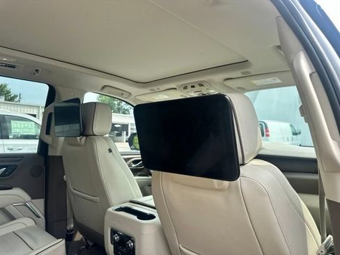 Used 2023 GMC Yukon Denali w/ Denali Reserve Package AWD/4WD image 15