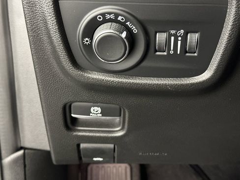 Used 2022 Jeep Grand Cherokee Altitude RWD image 18
