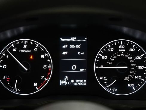 Used 2025 Subaru Crosstrek 2.5i Premium AWD/4WD image 17