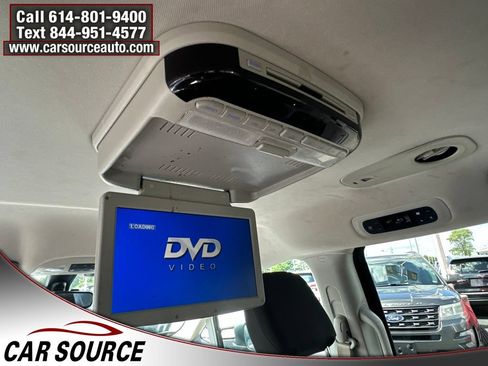 Used 2017 Chrysler Pacifica Touring Plus w/ Tire & Wheel Group FWD image 16