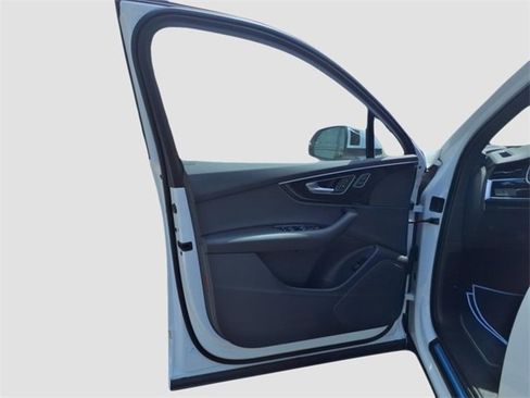 Used 2025 Audi Q7 3.0T Premium w/ Convenience Package image 13