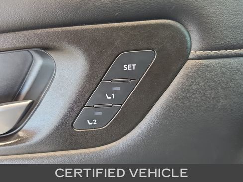 Used 2022 Nissan Pathfinder SL AWD/4WD image 19