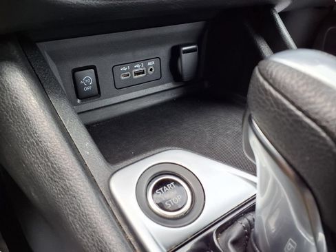 Used 2024 Nissan Sentra SV FWD image 9