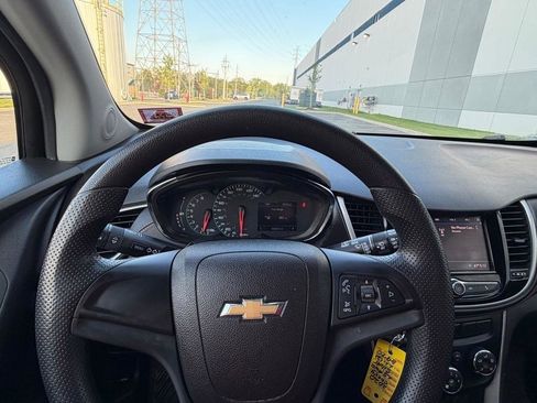 Used 2020 Chevrolet Trax LS AWD/4WD image 29