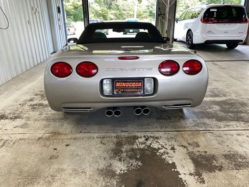 Used 2000 Chevrolet Corvette Convertible w/ Performance Handling Pkg RWD image 10