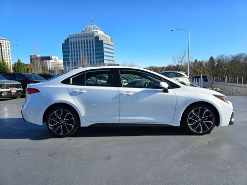 Used 2022 Toyota Corolla SE image 2