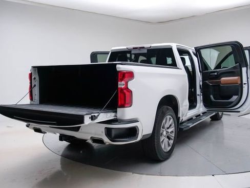 Used 2019 Chevrolet Silverado 1500 High Country w/ Technology Package image 21