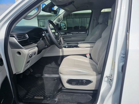 Used 2022 Jeep Wagoneer Series III w/ Convenience Group I AWD/4WD image 35