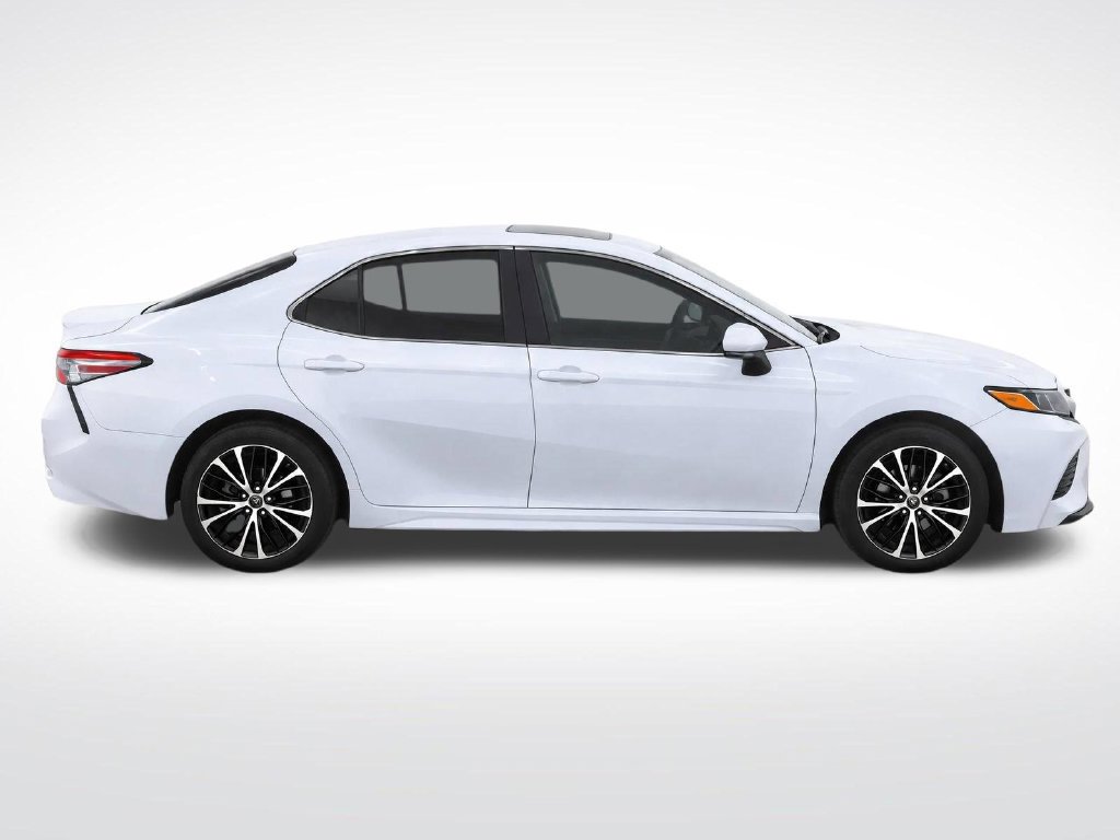 Used 2018 Toyota Camry SE w/ Moonroof Package FWD image 8