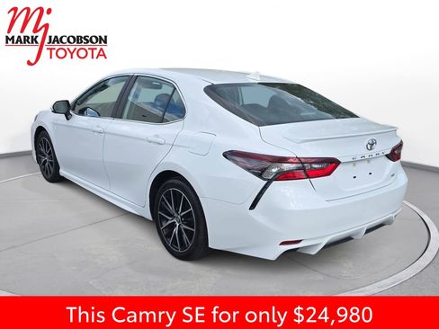 Used 2024 Toyota Camry SE FWD image 13