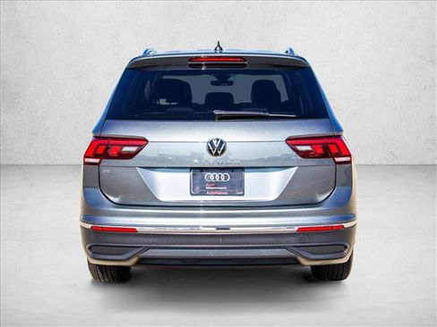Used 2023 Volkswagen Tiguan SE w/ Panoramic Sunroof Package FWD image 6