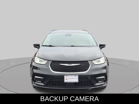 Used 2022 Chrysler Pacifica Touring-L FWD image 2