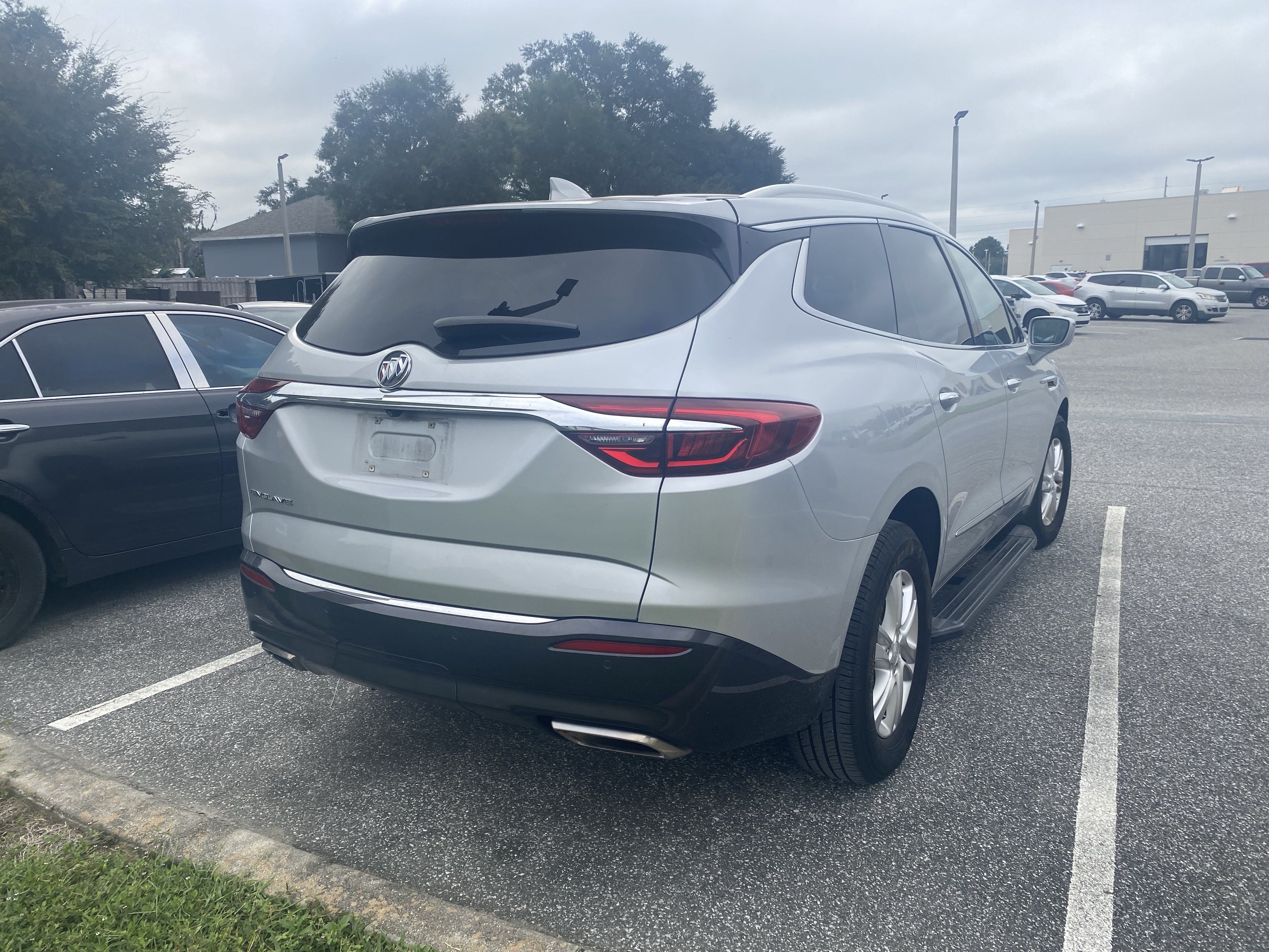 Used 2020 Buick Enclave Essence w/ Sound and Sites Package FWD image 8