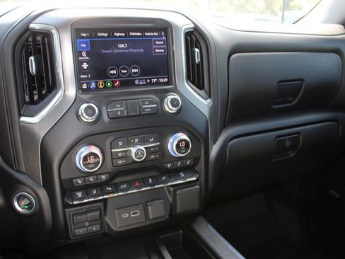 Used 2022 GMC Sierra 2500 Denali AWD/4WD image 25