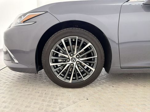 Used 2023 Lexus ES 300h w/ Luxury Package FWD image 12