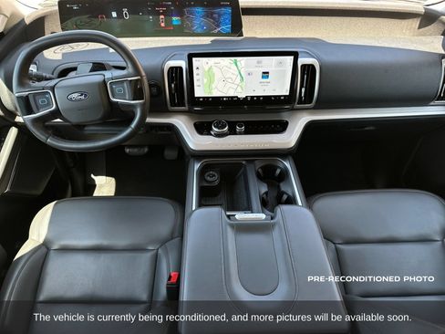 Used 2025 Ford Expedition Active RWD image 16