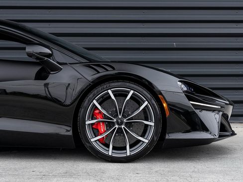 Used 2025 McLaren Artura image 12