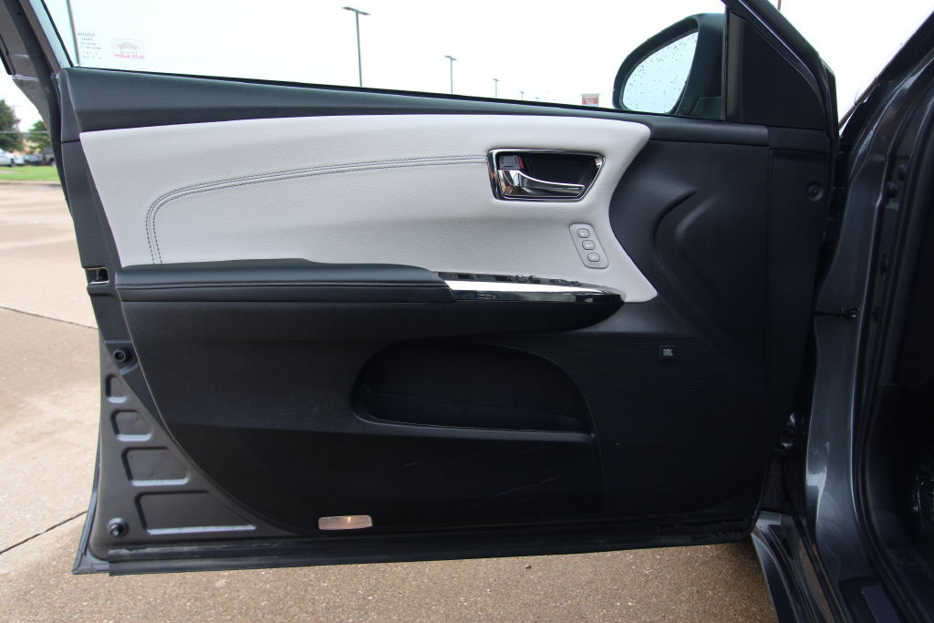 Used 2018 Toyota Avalon Limited w/ All Weather Liner Package FWD image 37