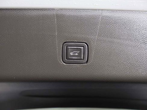 Used 2023 Chevrolet Traverse LT w/ LPO, Floor Liner Package AWD/4WD image 19