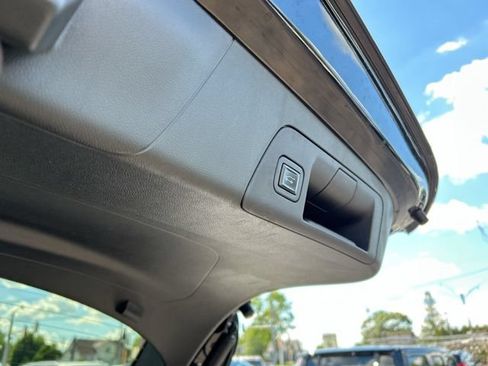 Used 2022 Buick Envision Essence w/ Technology Package I AWD/4WD image 12
