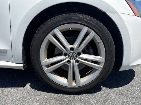 Used 2013 Volkswagen Passat 3.6 SEL Premium FWD image 11